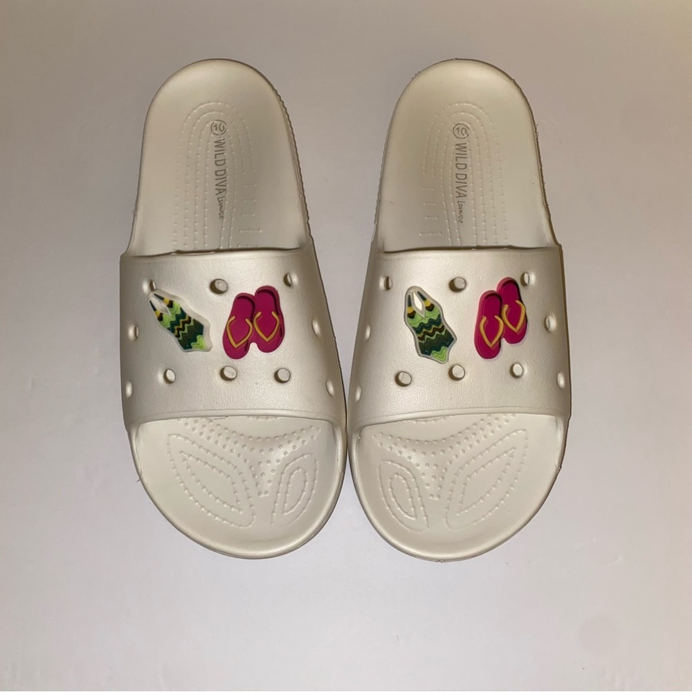 Wild Diva Lounge Summer slides
